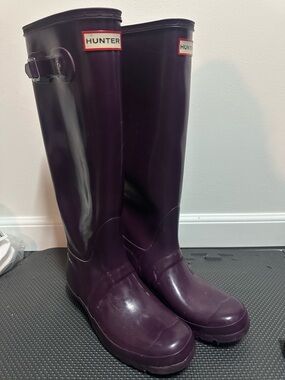 Hunter Tall Glossy Plum Rain Boots 8